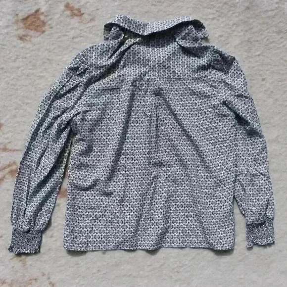 MAX STUDIO 70s Style Retro Smocked Cuff Button Up Lightweight Rayon Blouse Small - Picture 9 of 9